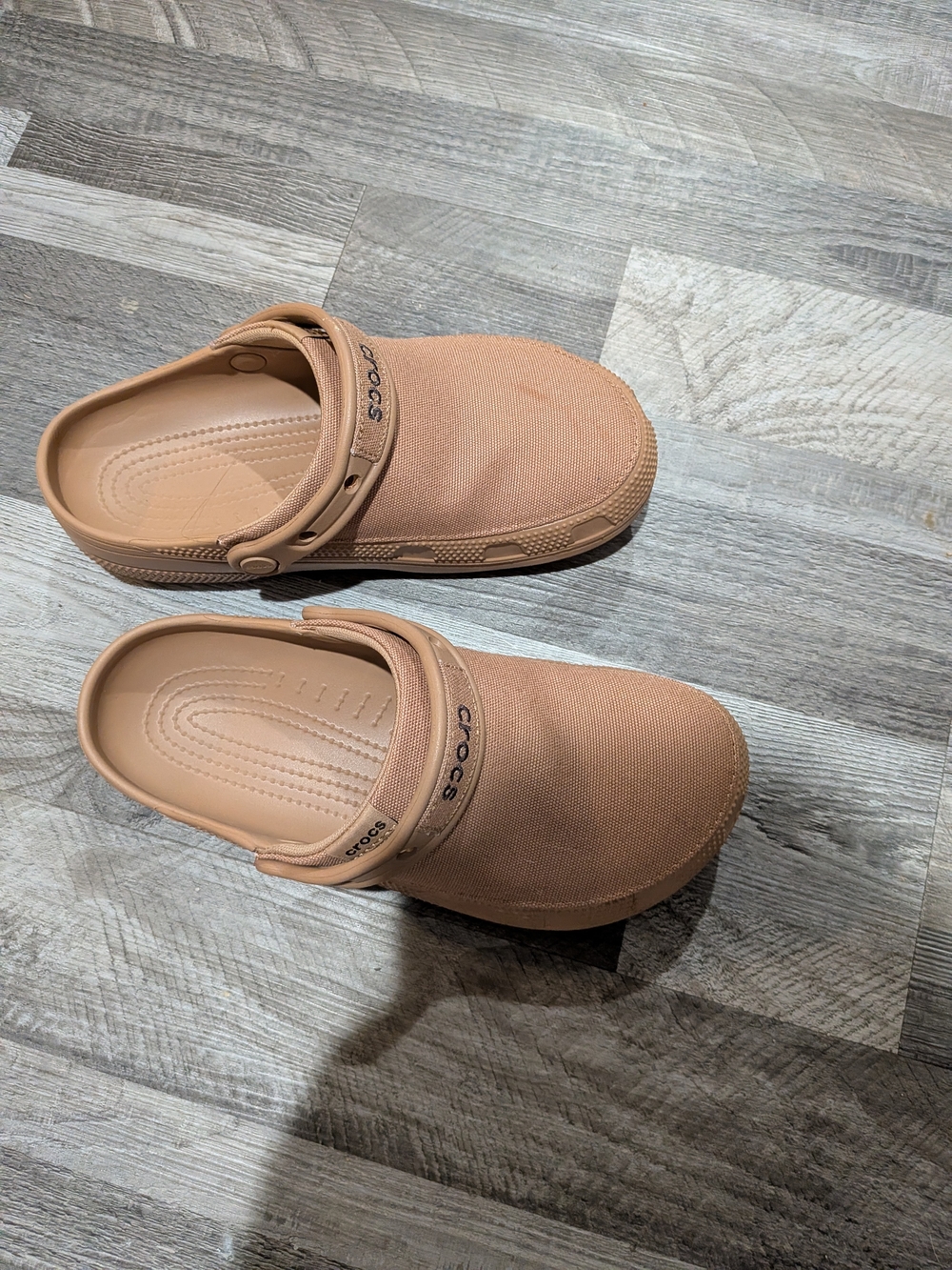 women's crocs size 9